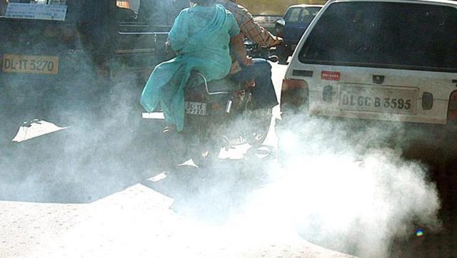 To fight the world's worst air pollution, New Delhi forces cars off the roads
