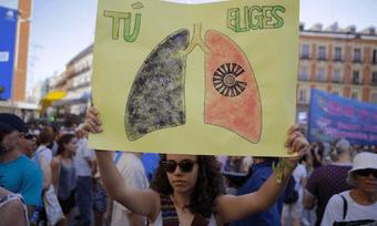 Thousands march in protest as newly elected governor of Madrid ditches pollution-combating traffic policies